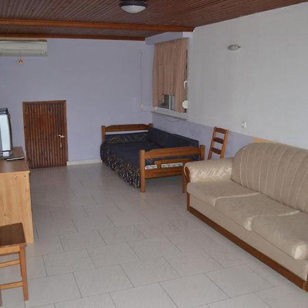 Artemis Apartments Paralia Dionysiou Buitenkant foto