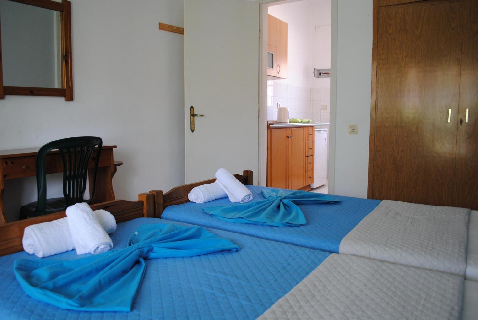 Artemis Apartments Paralia Dionysiou Buitenkant foto