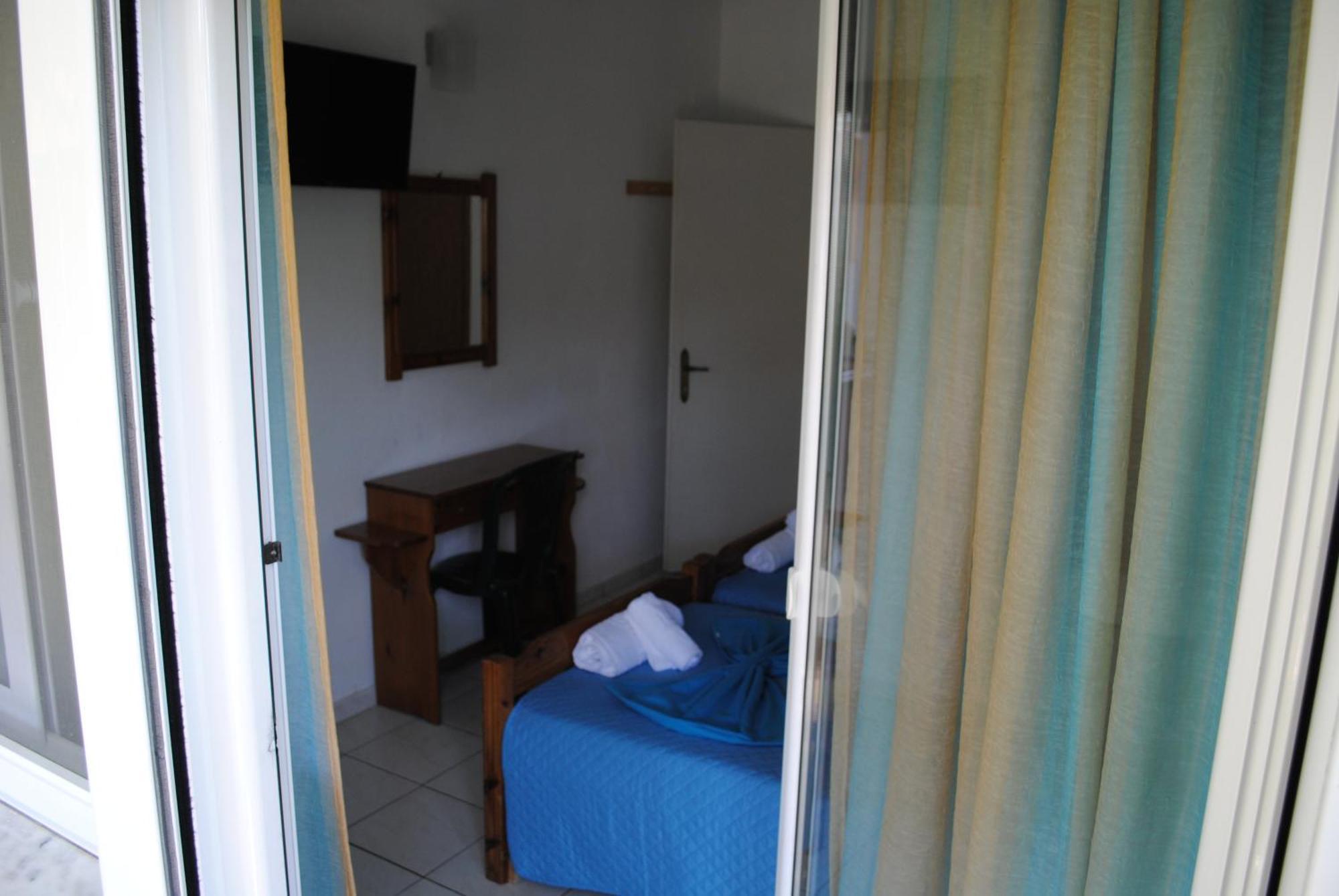 Artemis Apartments Paralia Dionysiou Buitenkant foto