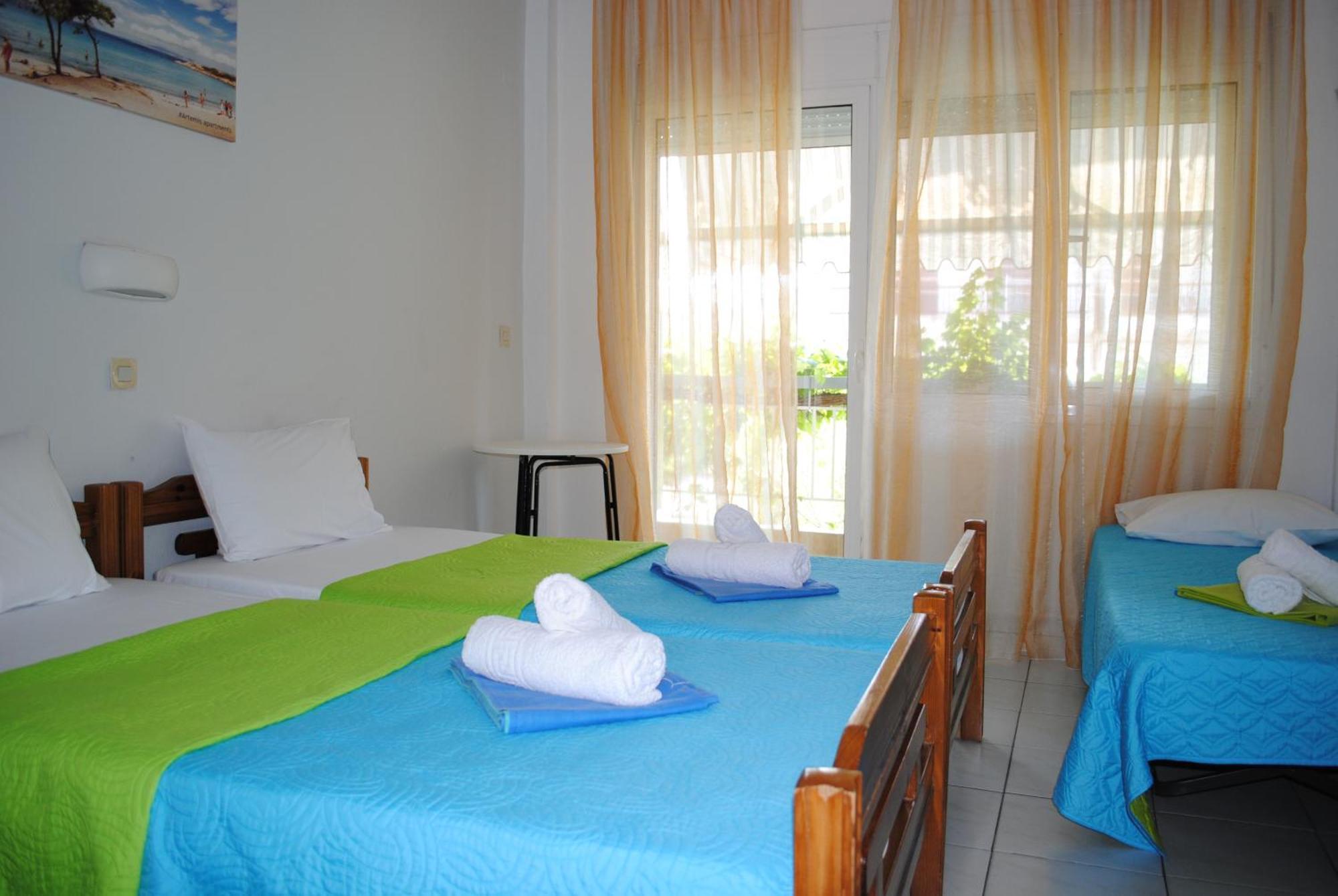 Artemis Apartments Paralia Dionysiou Buitenkant foto