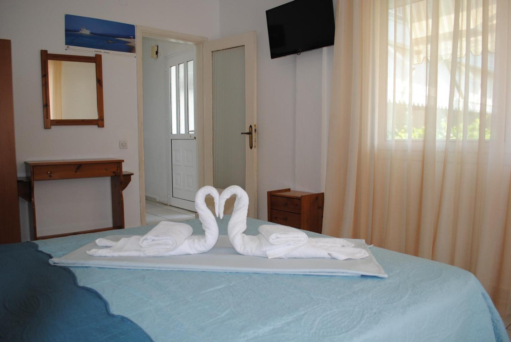Artemis Apartments Paralia Dionysiou Buitenkant foto