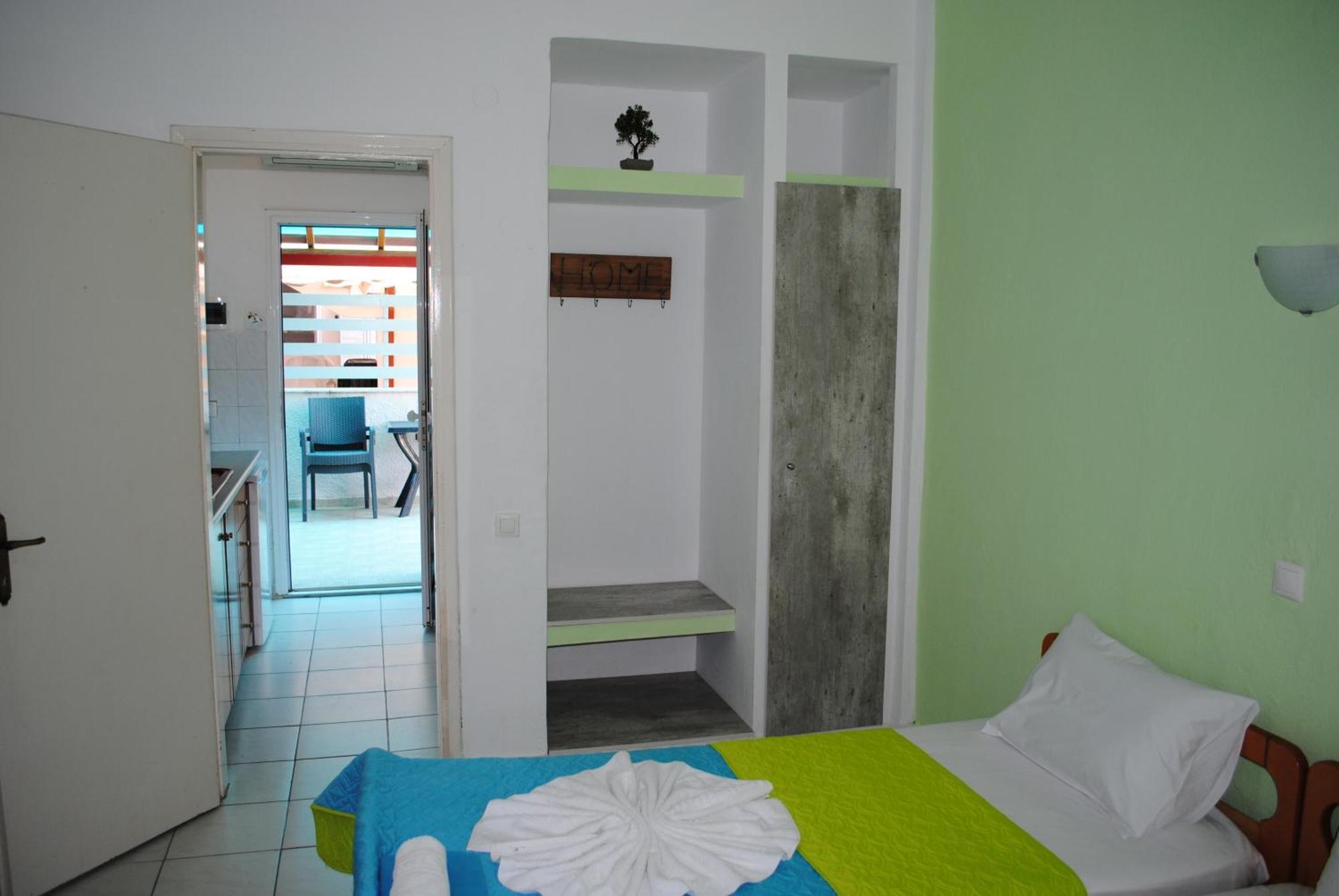 Artemis Apartments Paralia Dionysiou Buitenkant foto