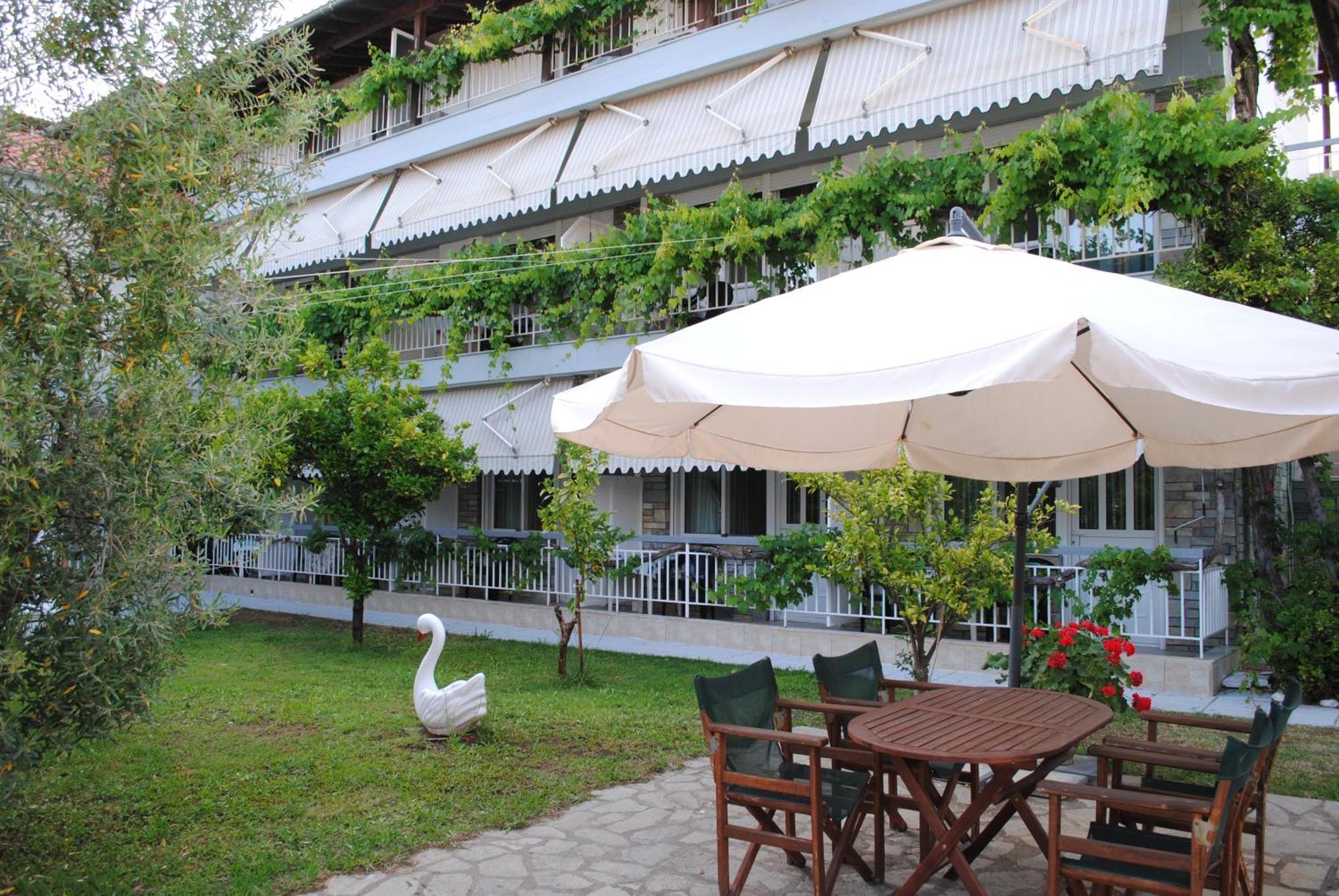 Artemis Apartments Paralia Dionysiou Buitenkant foto