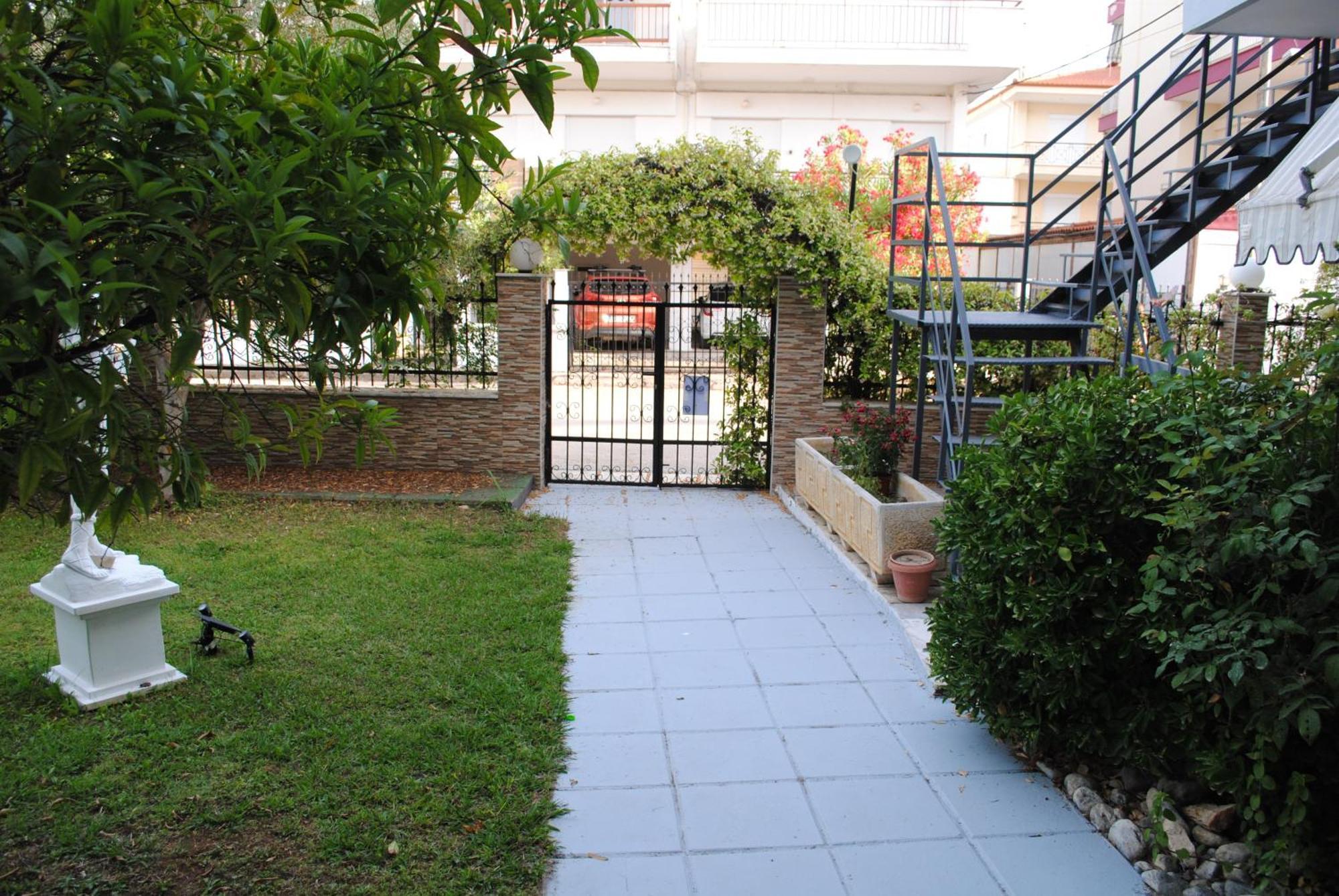 Artemis Apartments Paralia Dionysiou Buitenkant foto