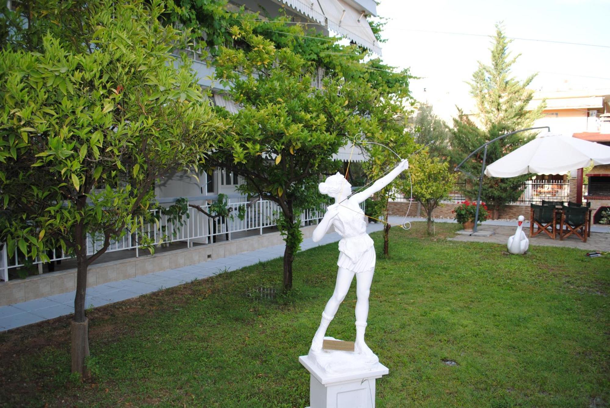Artemis Apartments Paralia Dionysiou Buitenkant foto