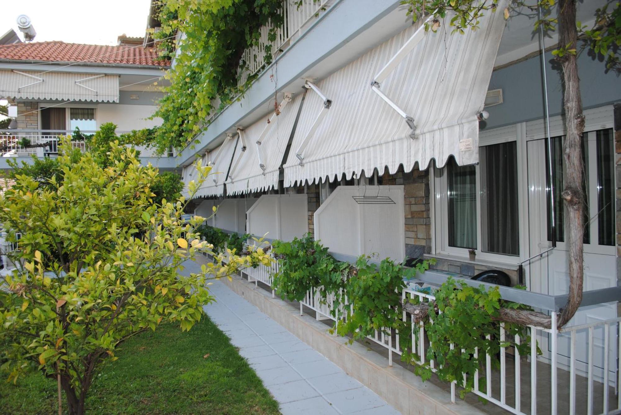 Artemis Apartments Paralia Dionysiou Buitenkant foto