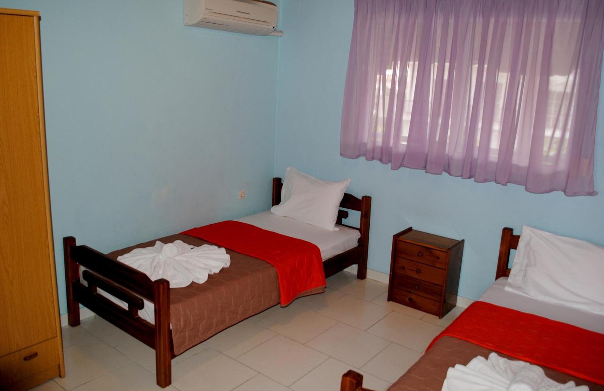 Artemis Apartments Paralia Dionysiou Buitenkant foto