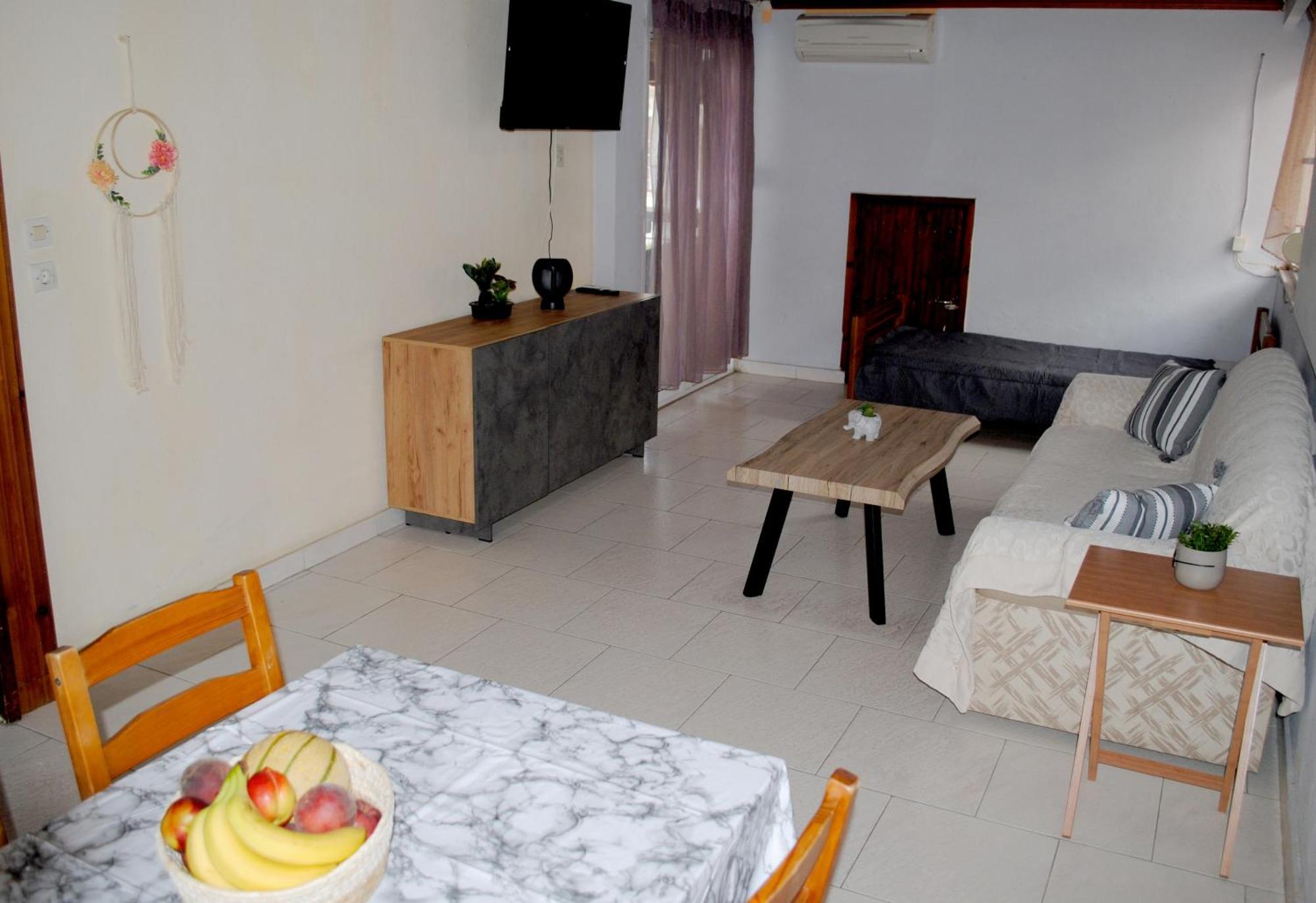 Artemis Apartments Paralia Dionysiou Buitenkant foto