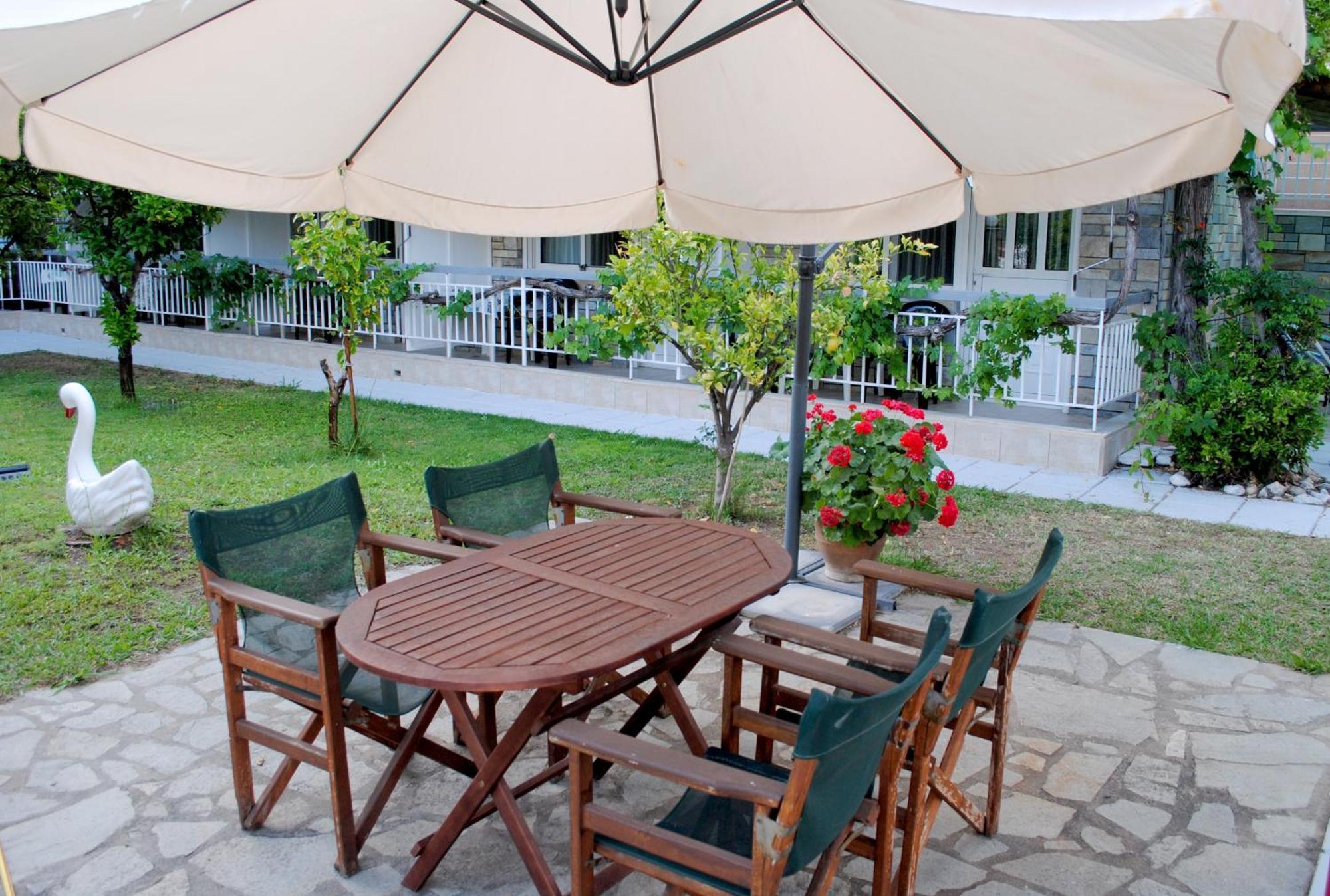 Artemis Apartments Paralia Dionysiou Buitenkant foto