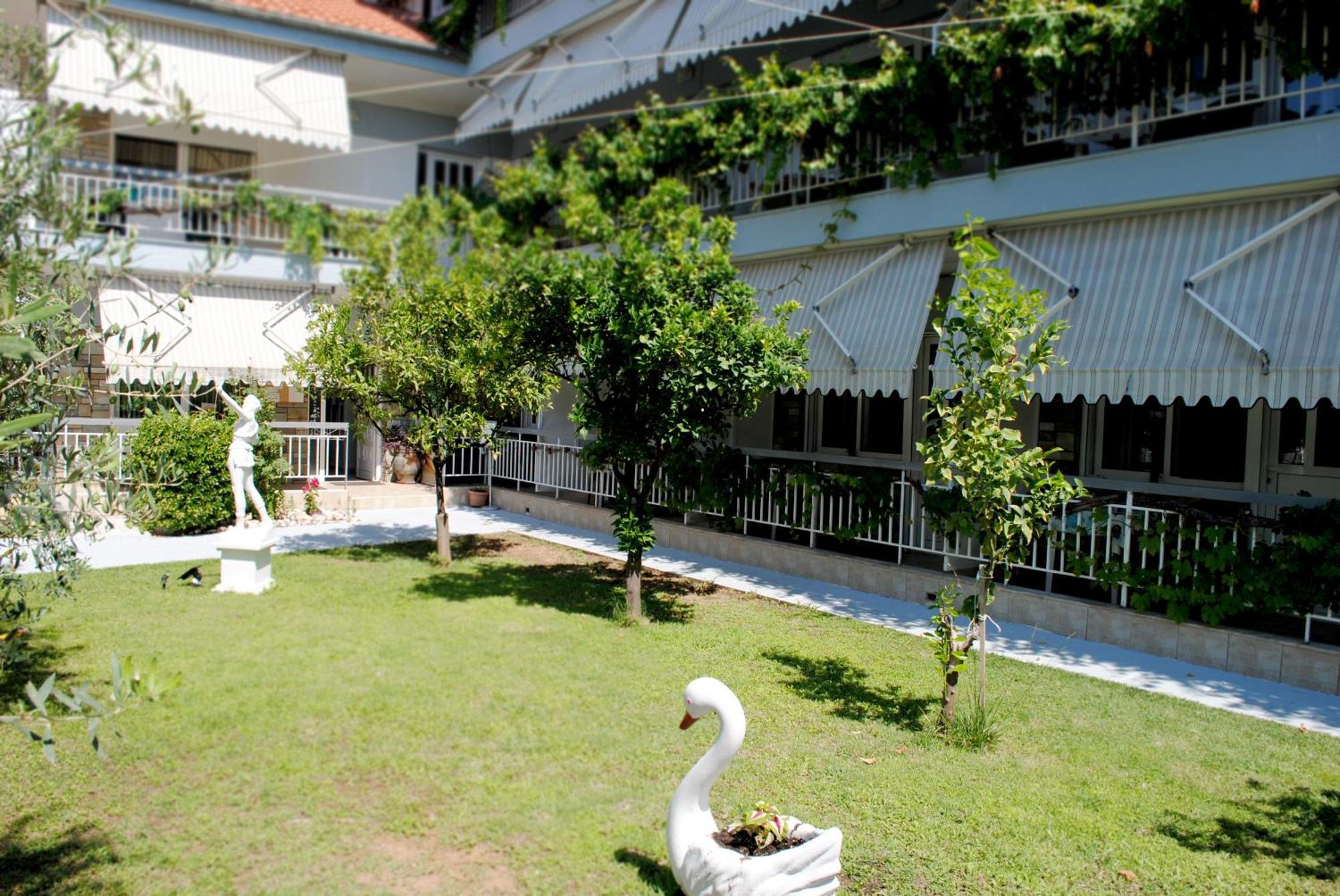 Artemis Apartments Paralia Dionysiou Buitenkant foto