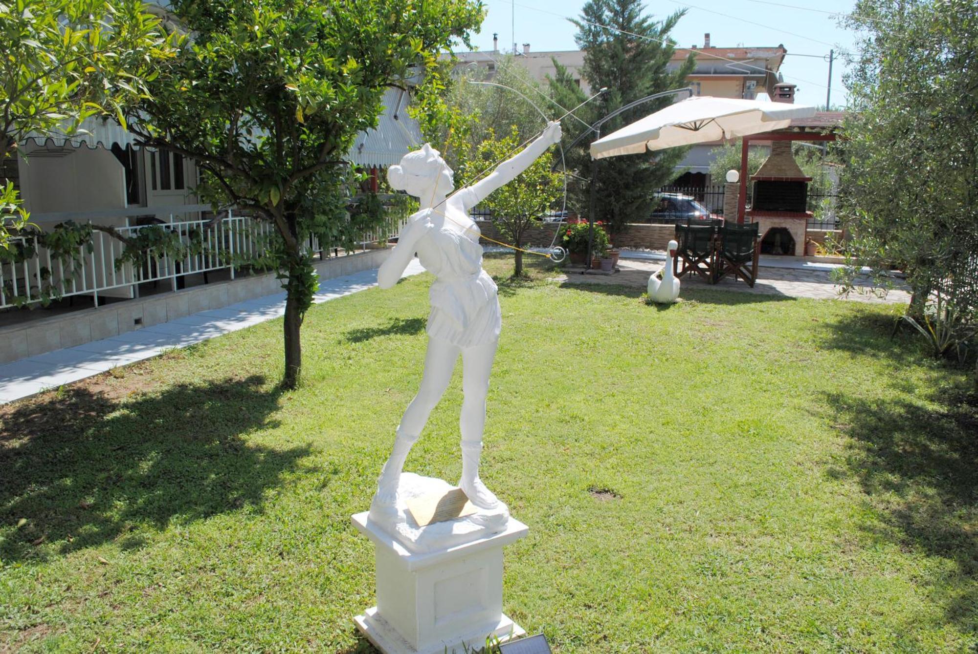 Artemis Apartments Paralia Dionysiou Buitenkant foto