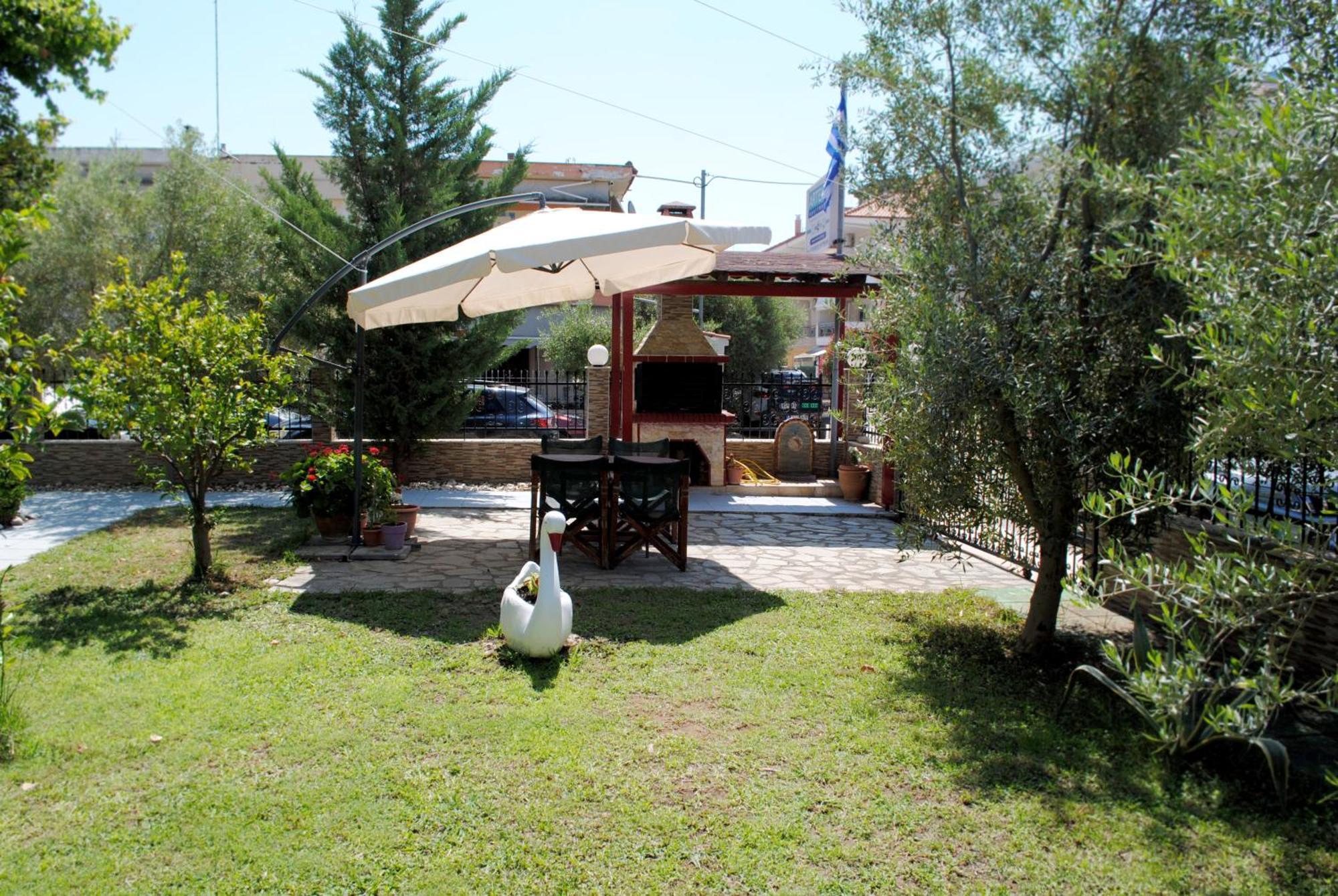 Artemis Apartments Paralia Dionysiou Buitenkant foto
