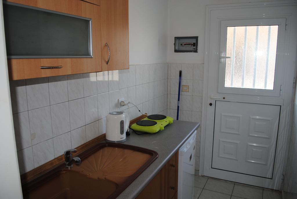 Artemis Apartments Paralia Dionysiou Buitenkant foto